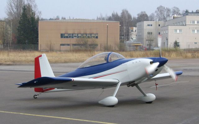 OH-XEZ
OH-XEZ, Van's RV-8, s/n 80454, rakennettu: 2006, Vuoden 2006 rakentajapalkinto
Kuva Aki Suokas 
Avainsanat: OH-XEZ