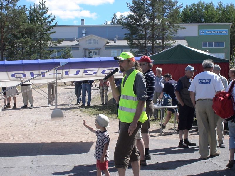 Juontaja ja apujuontaja
Olli hoiti ansiokkaasti juontohommat, ja mikäs siinä kun on apujuontaja messissä
