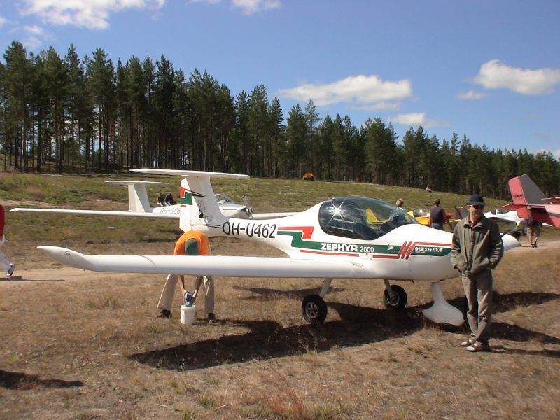 OH-U462 oikea
Zephyr 2000 C vm. 2001
