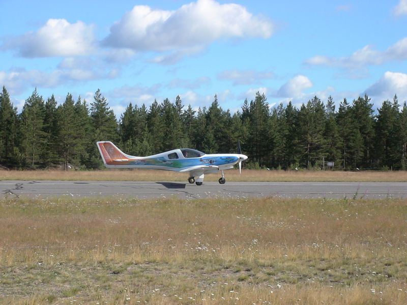 OH-XJP
Lancair 320 vm. 1995
