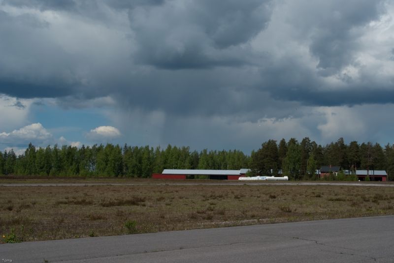 Uhkaava sadekuuro lähestymässä
