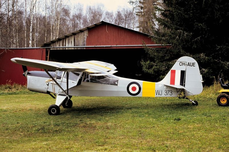 OH-AUE
OH-AUE, Auster AOP.6 s/n ????, rakennettu: 1946 Englanti, muutettu: 1950 Beagle-Auster 6A Tugmaster, s/n 3734, uudelleenrakennettu 1994 
Ex. WJ373, SE-ELE 
Avainsanat: OH-AUE