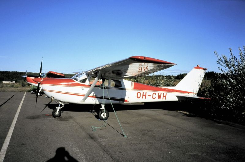 OH-CWH
OH-CWH, Cessna 175C, s/n 17557108, rakennettu: 1962 USA, uudelleenrakennettavana (2005) lentovaurion jälkeen
Ex. N8508X, SE-EAI 
Avainsanat: OH-CWH