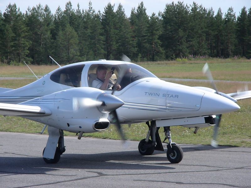 Diamond DA-42 (3)
