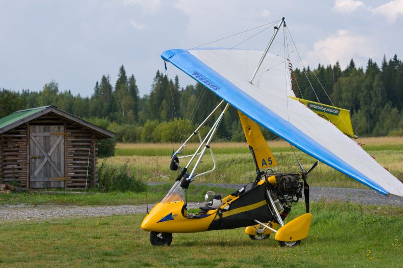 Tuhoutunut, myyty Ruotsiin
A5, Pegasus Quantum 15 - 912, 
Valmistaja: Pegasus Aviation, Englanti (P&M Aviation)
vm: 1999, Moottori: Rotax 912UL, Siipi: Q2

Kuva: Pasi Kannasmaa

