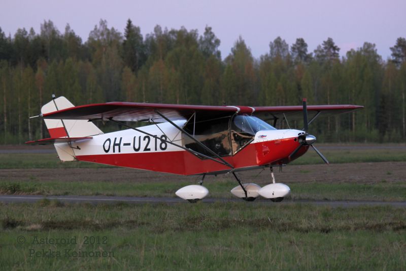 OH-U218
OH-U218, Rans S6 II Mod. 2006, s/n 1289013, valm. vuosi 1990, uudelleenrakennettu 2003-2006. 
Omistajat: Pekka Keinonen ja Juhani Keinonen.
Lisätietoja: Matkalentonopeus: 120 km/h, 5200 rpm, 16ltr/h, MTOW: 450 kg, Tyhjäpaino: 243 kg, Kuormattavuus: 207 kg, Moottori: Rotax 582 ULDCDI, Potkuri: Warp Drive 3-lapainen kuitu, maassa säädettävä. Pyörä ja suksivarustus, Melu: 150 m päästä täydellä teholla 61,5 dBA.
Kuva: Pekka Keinonen

Avainsanat: OH-U218