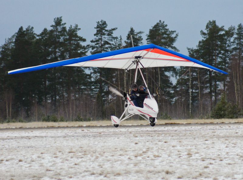 Aeros 2
Aeros 2,  siipi: Still, matkanopeus 80km/h, MTOW: 450kg, tyhjämassa 178kg
Kuva: Toma
Avainsanat: Aeros