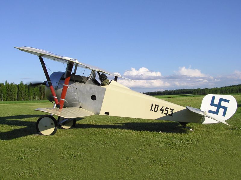 Nieuport 17 Mäntsälän lentopaikalla 2005 Kuva. Mikko Kettunen
Nieuport 17 Mäntsälän lentopaikalla 2005.
