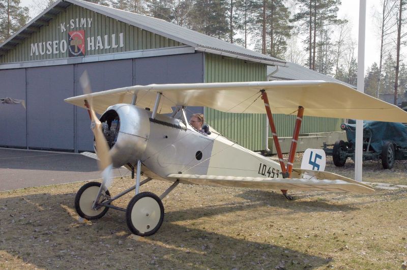 Karjalan Ilmailumuseon Nieuport 17 koekäyttää Lappeenrannassa 2005 Kuva. Kimmo Marttinen
